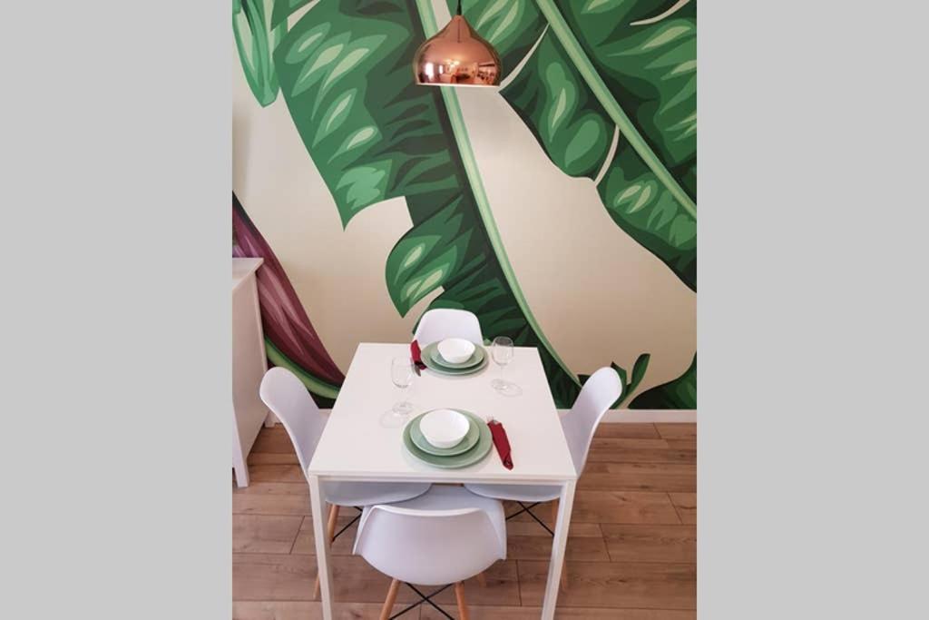 Cozy Modern Studio Green Apartment In Old Town クラクフ エクステリア 写真