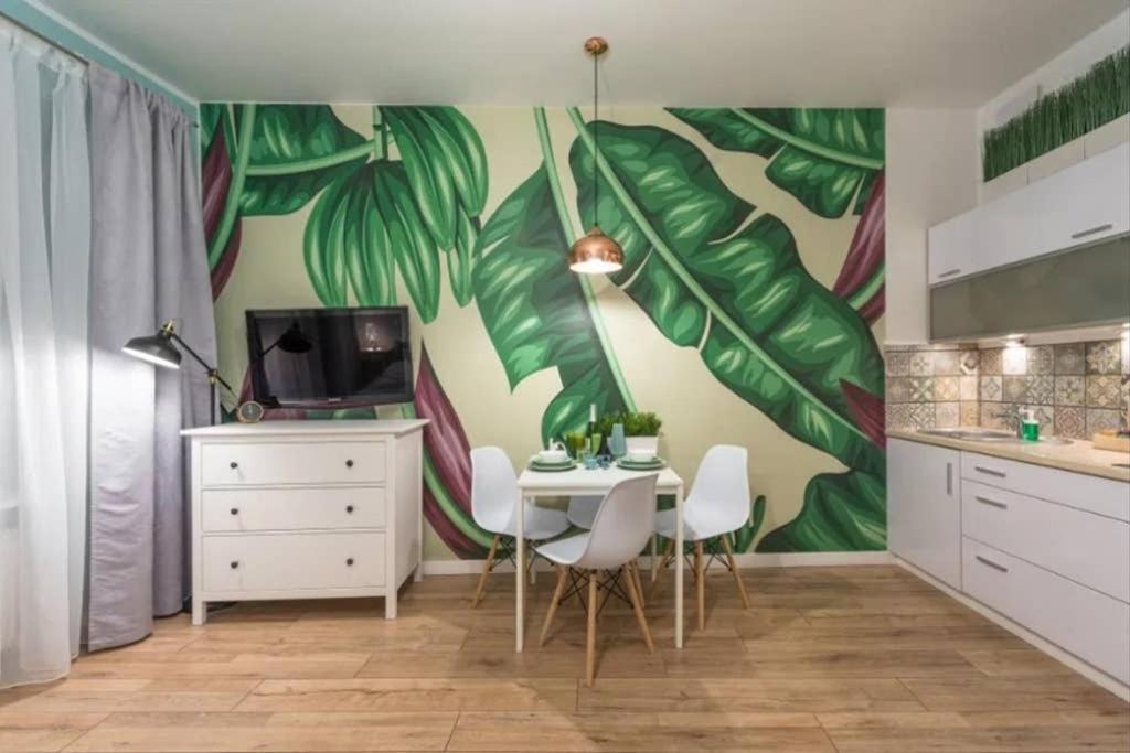 Cozy Modern Studio Green Apartment In Old Town クラクフ エクステリア 写真