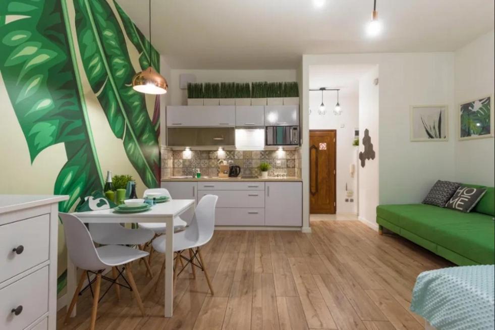 Cozy Modern Studio Green Apartment In Old Town クラクフ エクステリア 写真
