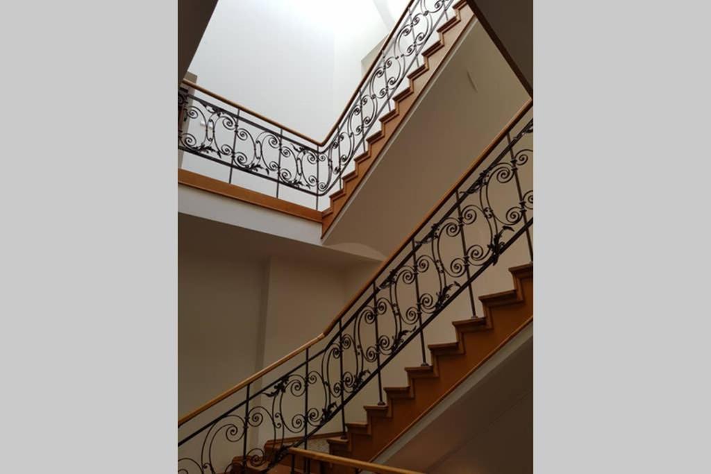 Cozy Modern Studio Green Apartment In Old Town クラクフ エクステリア 写真