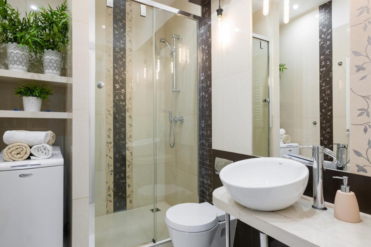Cozy Modern Studio Green Apartment In Old Town クラクフ エクステリア 写真