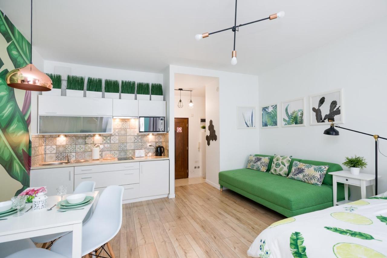 Cozy Modern Studio Green Apartment In Old Town クラクフ エクステリア 写真