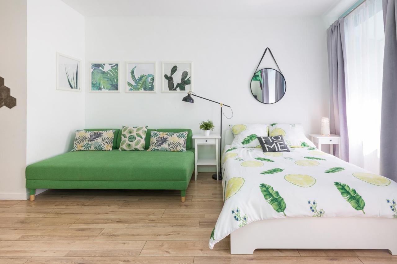 Cozy Modern Studio Green Apartment In Old Town クラクフ エクステリア 写真